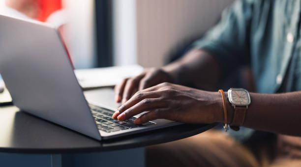 Le Guide Complet du Travail en Ligne au Cameroun : Opportunités et Défis